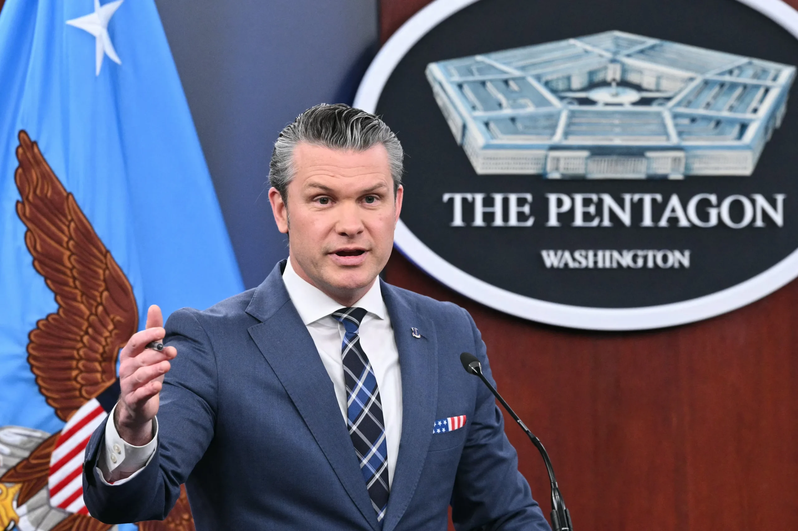 États-Unis : la justice bloque une directive du Pentagone et ordonne le retour de ces sept journalistes