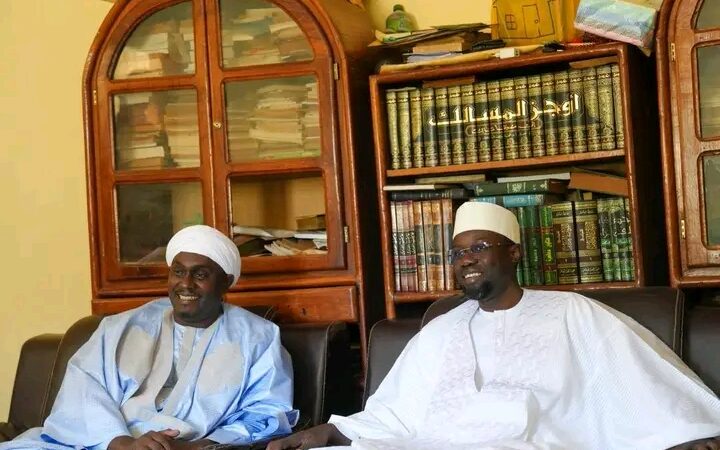 Ziguinchor : Sonko en visite de courtoisie chez l’Imam Ratib Chérif Ismaïla Aïdara et la famille de feu Chérif Alioune Aïdara