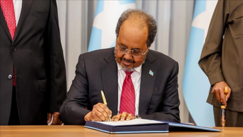 Somalie : l&rsquo;expiration du mandat d&rsquo;un dirigeant régional pousse son administration à verrouiller l&rsquo;espace aérien