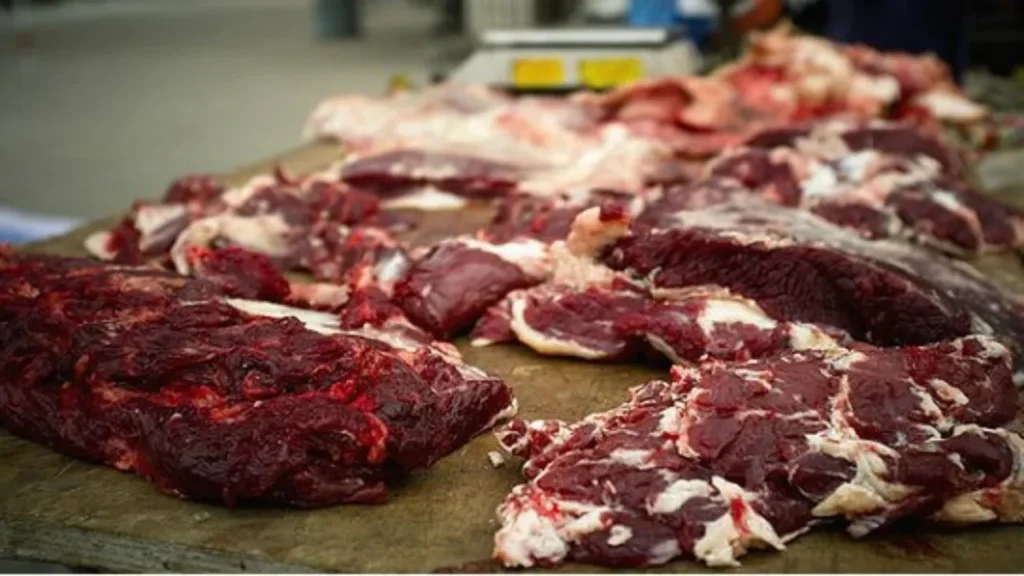 Échappant à la colère des riverains à Dakar, un vigile s’explique sur la nature de la viande trouvée sur son gril