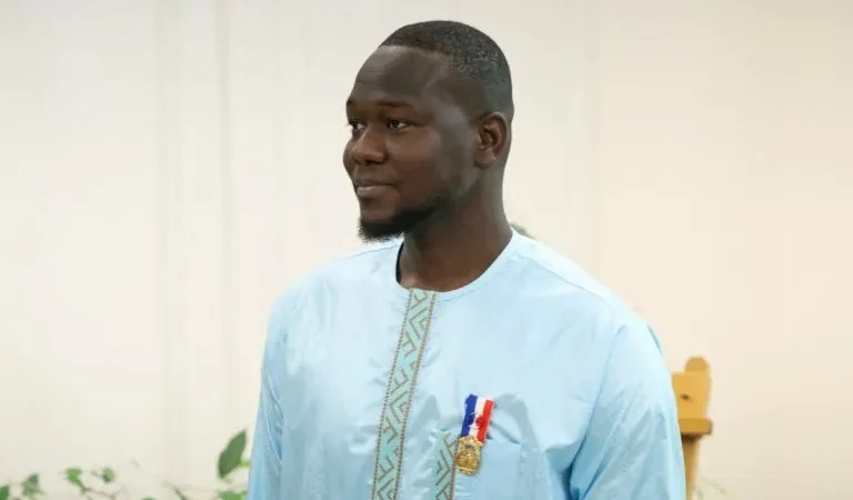 Héros d&rsquo;un incendie parisien, ce Sénégalais voit son acte de bravoure scellé par une décision de l&rsquo;État