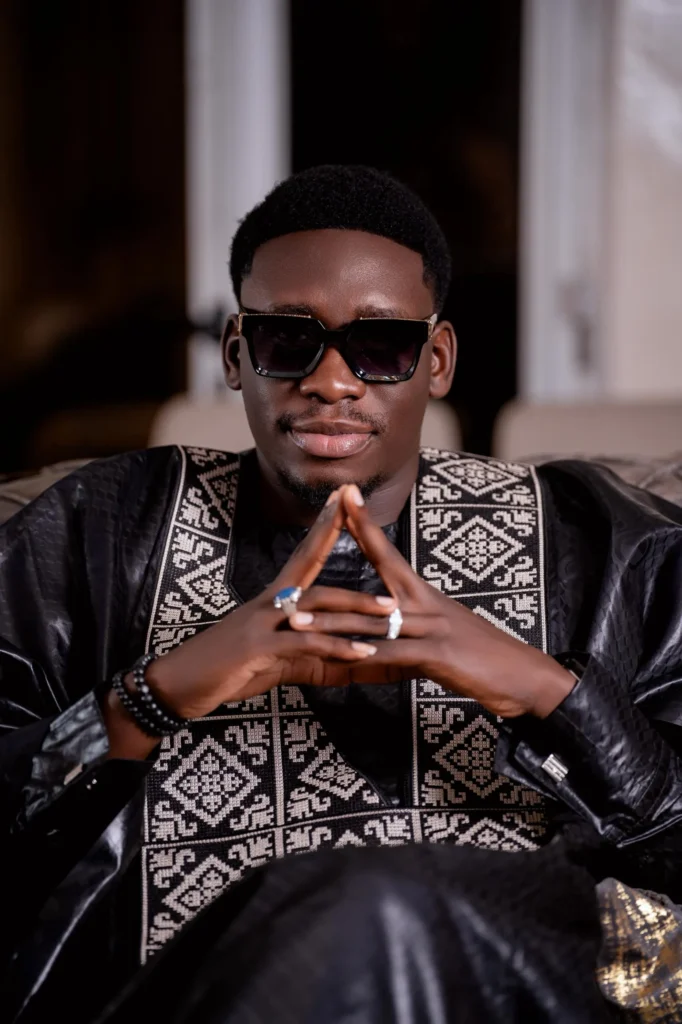 Anniversaire sur la RTS2 : le présentateur vedette de l’émission YorYor221 souffle une nouvelle bougie