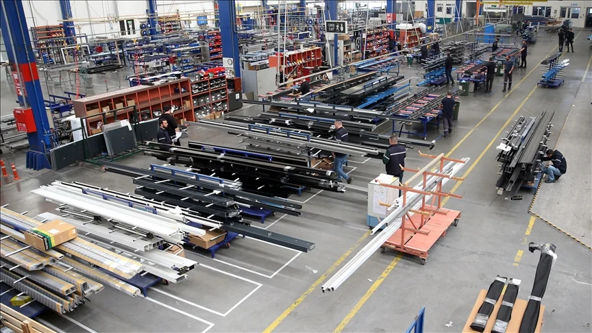 Frappes iraniennes à Bahreïn : le leader mondial d’un secteur clé confirme avoir été touché ce samedi