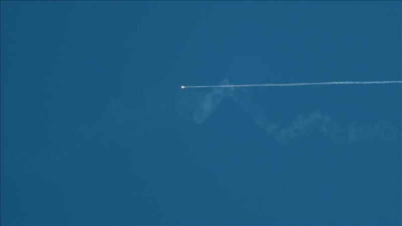 Incursion aérienne au Koweït : la Garde nationale abat cinq engins et émet une directive de sécurité.