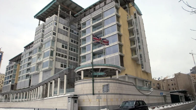 Le FSB expulse un diplomate britannique de Russie et lance une mise en garde précise à ses citoyens