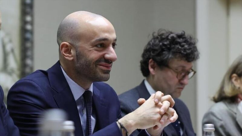 Soutien à l&rsquo;Ukraine : Paris exige le déblocage de 90 milliards d&rsquo;euros et cible directement ce pays européen