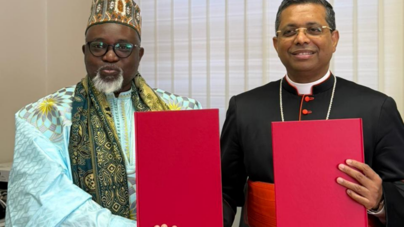 Vatican : le pacte de 5 ans scellé avec le khalife de Bambilor acte la création d&rsquo;une infrastructure inédite