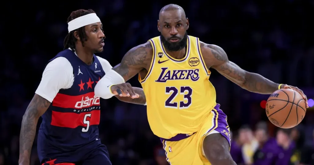 États-Unis : LeBron James signe un triple-double et rejoint cette légende au sommet d’un classement historique