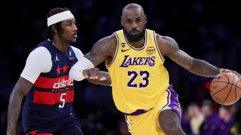 États-Unis : LeBron James signe un triple-double et rejoint cette légende au sommet d&rsquo;un classement historique