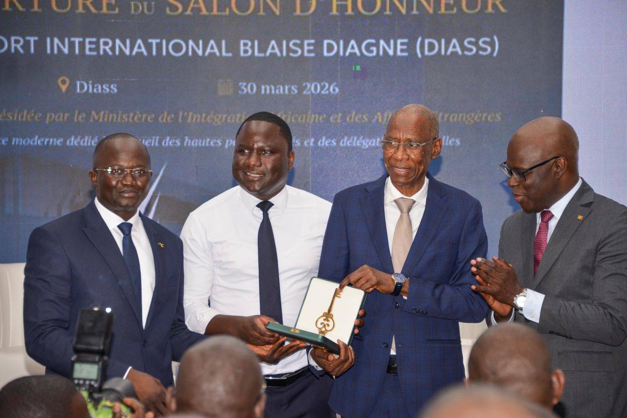 Inauguration salon d’honneur AIBD : Déthié Fall annonce une bonne nouvelle pour l’aéroport de Ziguinchor…