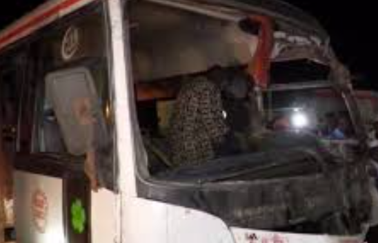 Match de play-offs National 2 : le véhicule transportant les joueurs heurte violemment un camion