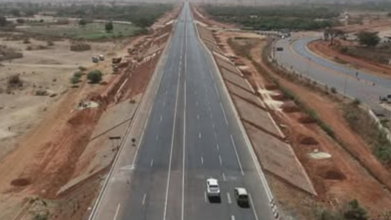 Transport terrestre : le gouvernement annonce l’ouverture du tronçon M’bour–Thiadiaye de l’autoroute à péage…