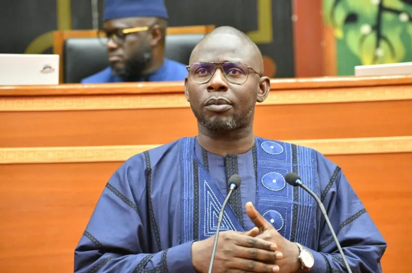 Les piques du député Ismaïla Diallo aux conseillers du président : « Sortez des livres, regardez le réel »