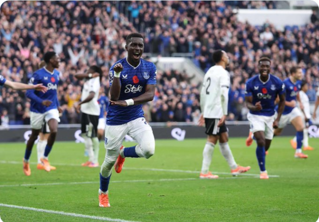 Everton-Burnley (2‑0) : Une performance XXL de Gueye qui fait débat