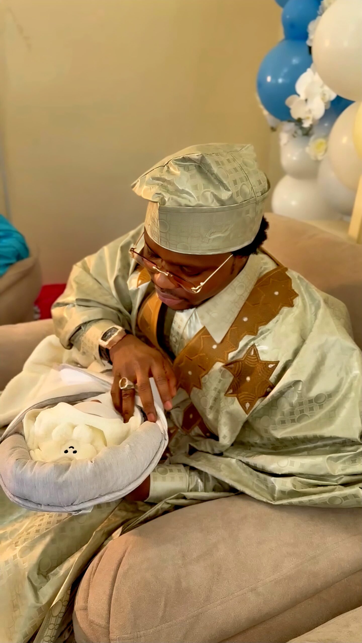 Baptême à Dubaï : Sheikh RoiKara rend hommage à son frère et marque les esprits …