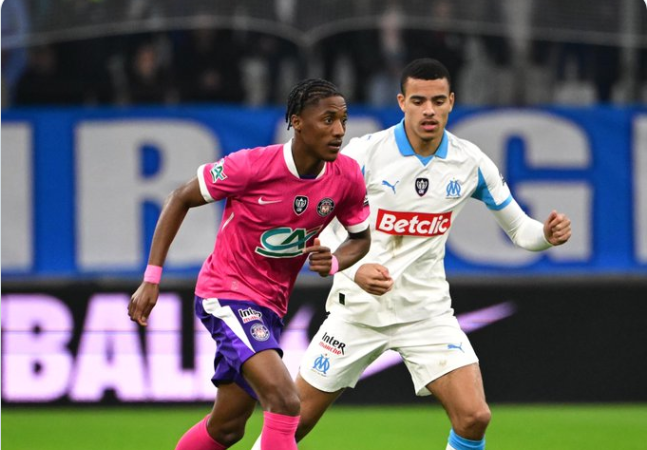 « Rien ne justifie cette haine » : L’UNFP dénonce les attaques racistes visant Pape Demba Diop