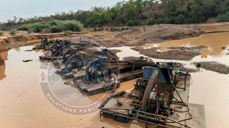 Saraya : La gendarmerie détruit 31 dragues d’orpaillage clandestin