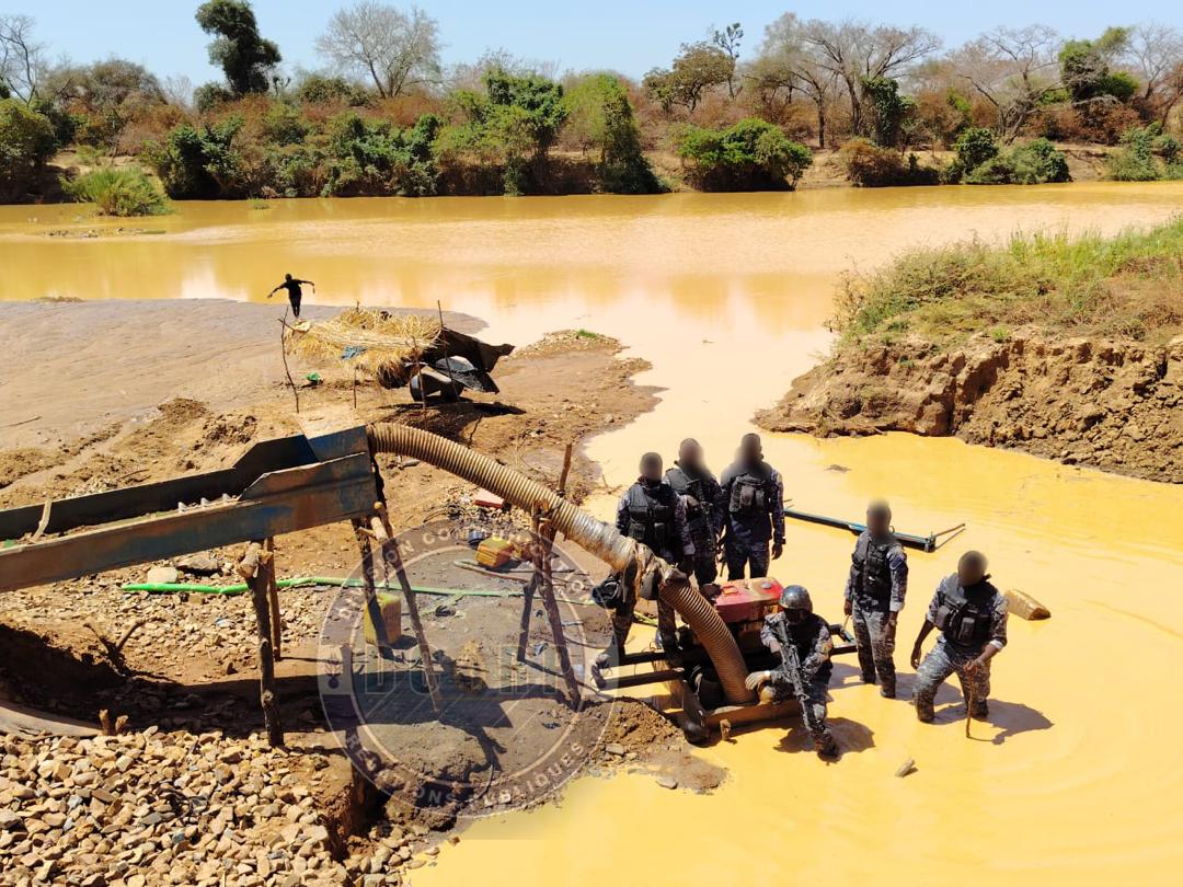 Bakel : Trois dragues détruites lors d’une opération contre l’orpaillage illégal