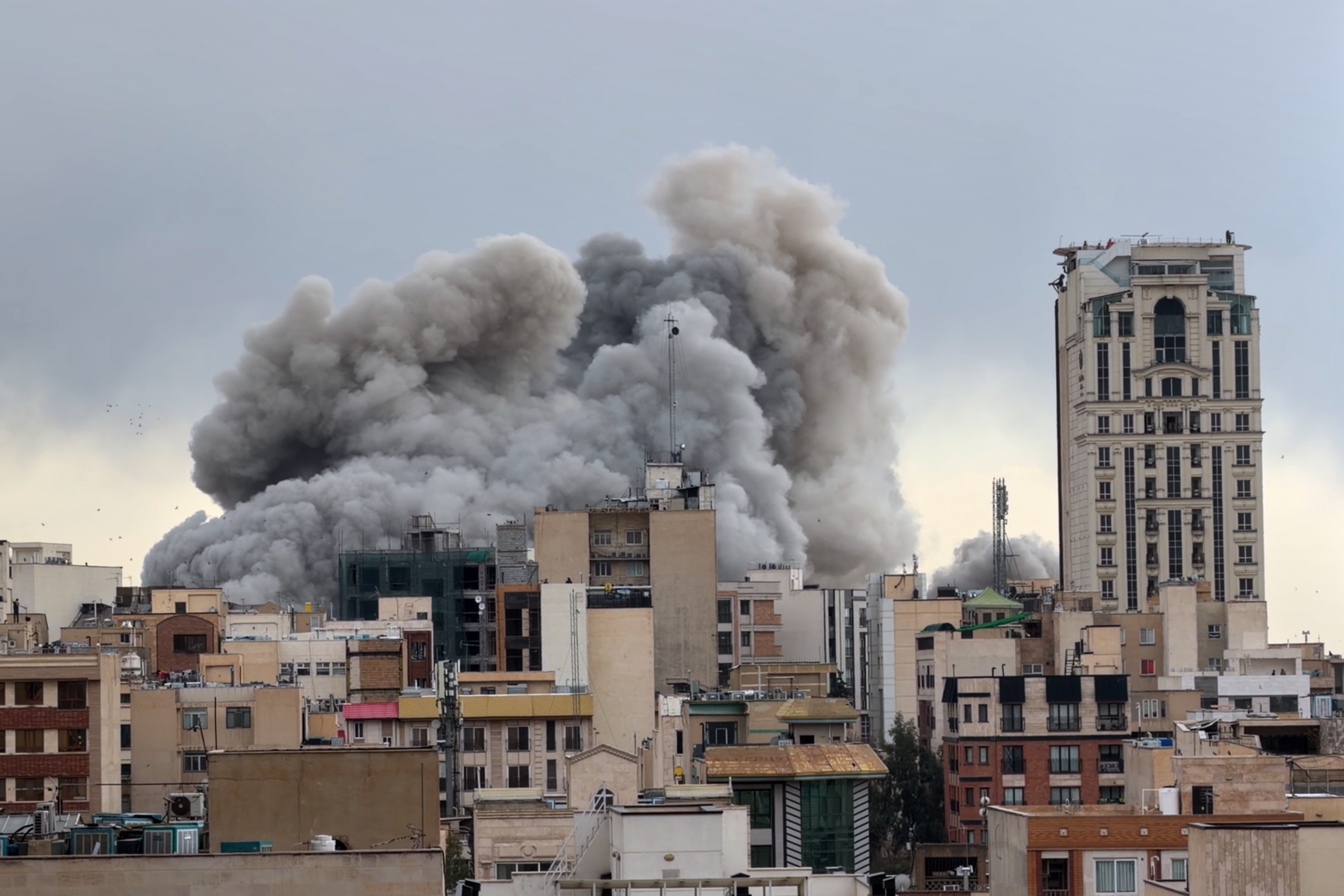 Donald Trump avance un délai précis pour achever la guerre en Iran tandis que Téhéran tranche sur les négociations