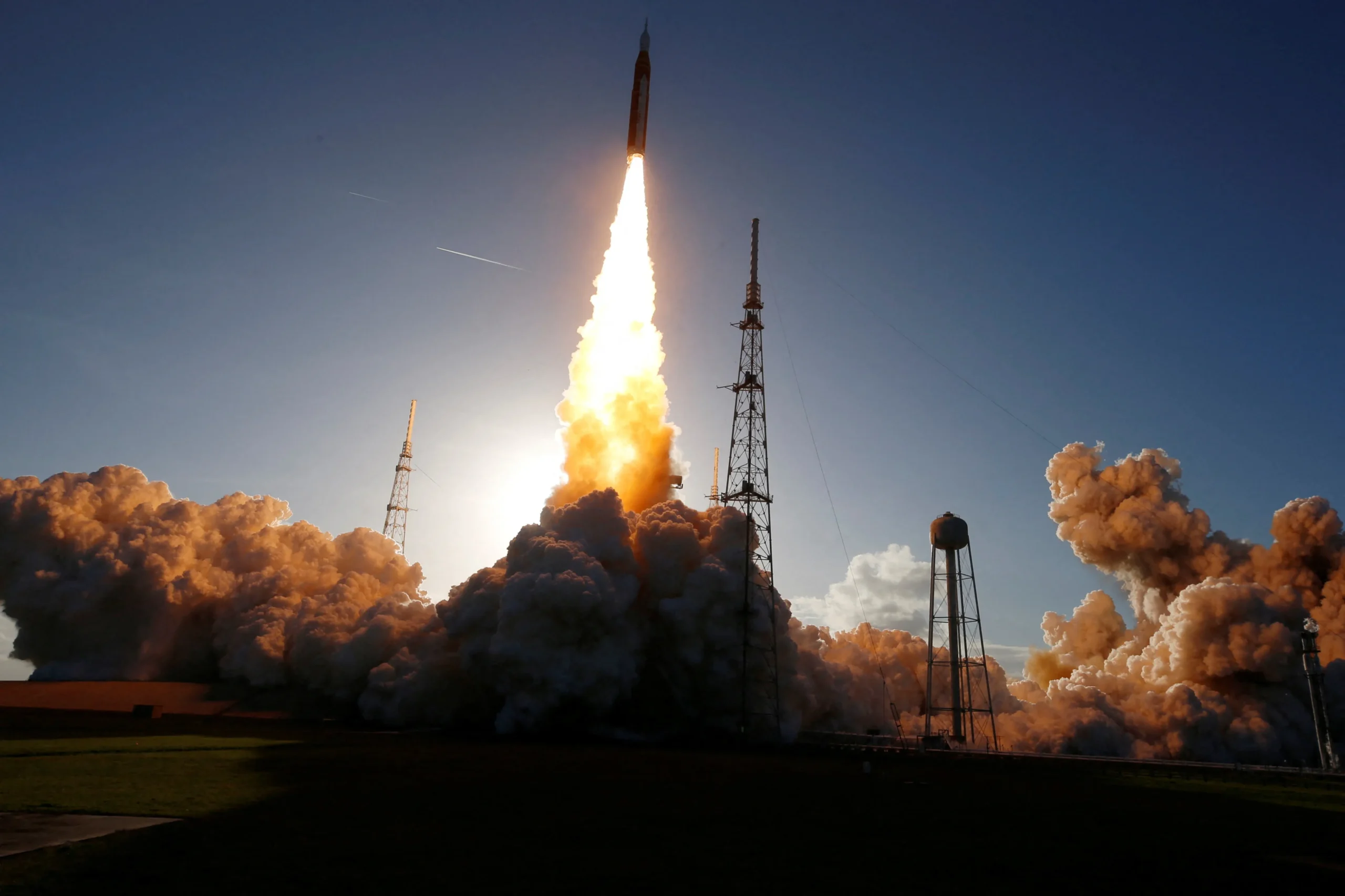 Partis des États-Unis, quatre astronautes entament un périple de dix jours vers cet objectif inatteint depuis 50 ans.