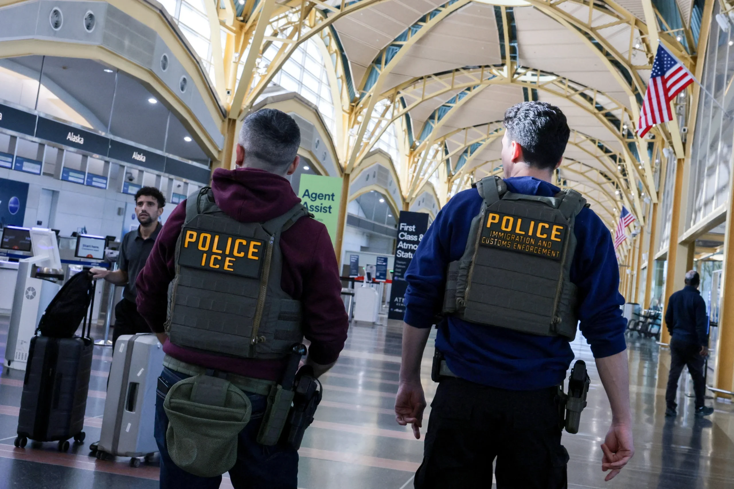 Aux États-Unis, l&rsquo;arrestation de ce leader communautaire par dix agents fédéraux provoque une mobilisation massive