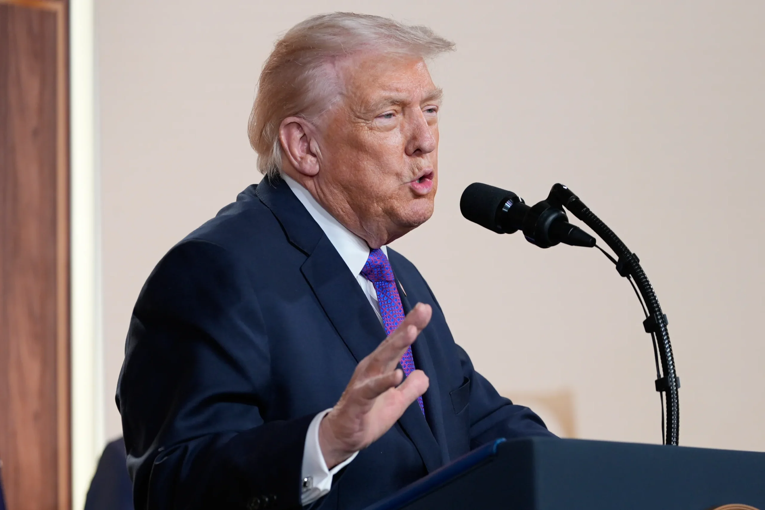 États-Unis : la condition drastique fixée par Donald Trump pour éviter une surtaxe de 100 %