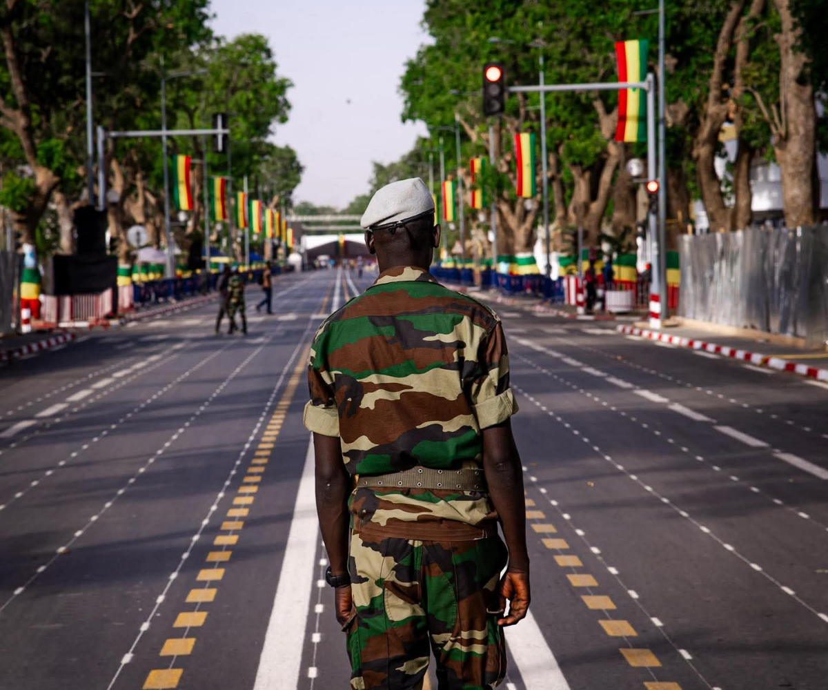 Défilé du 4 avril : la parade militaire de l&rsquo;indépendance délocalisée dans un bastion historique de la contestation.