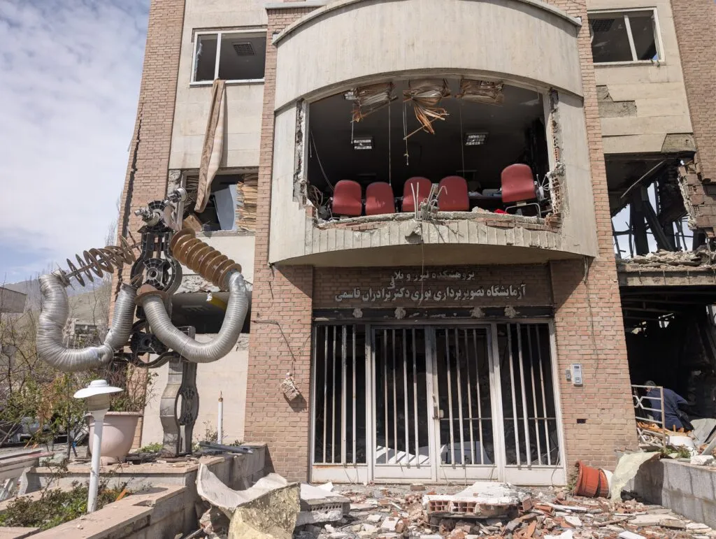 Guerre en Iran : Washington et Tel-Aviv élargissent leurs frappes à ce secteur protégé par le droit international