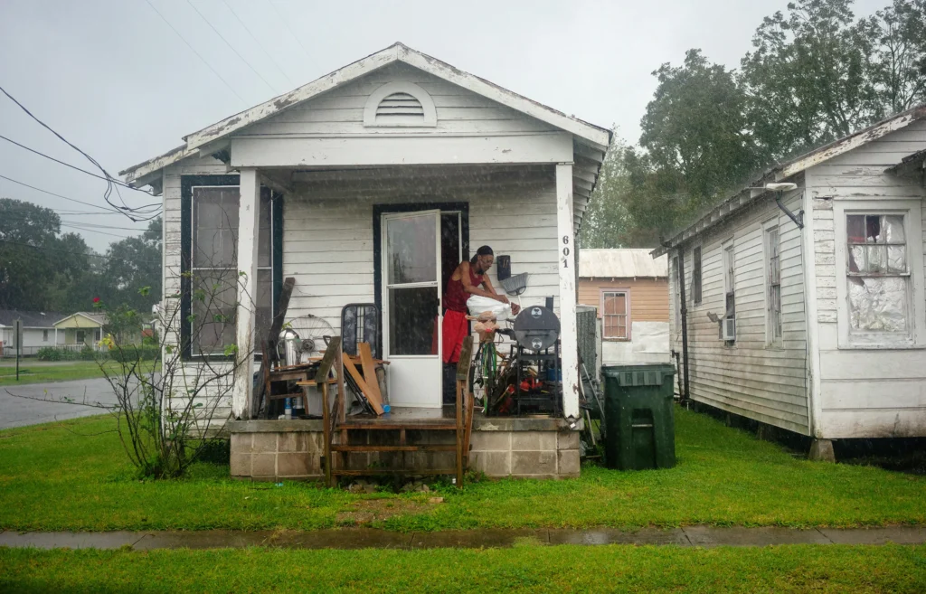 États-Unis : l’évacuation en urgence d’une quinzaine de personnes force l’arrêt d’un défilé traditionnel