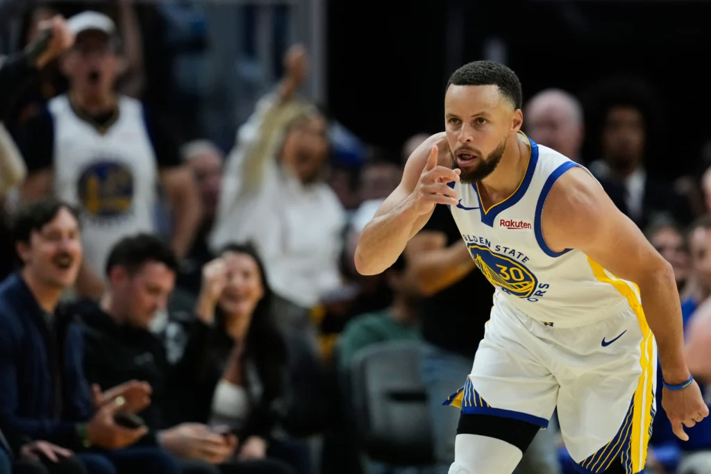 De retour de blessure aux États-Unis, Stephen Curry voit ses 29 points éclipsés par ce panier à 11 secondes de la fin.