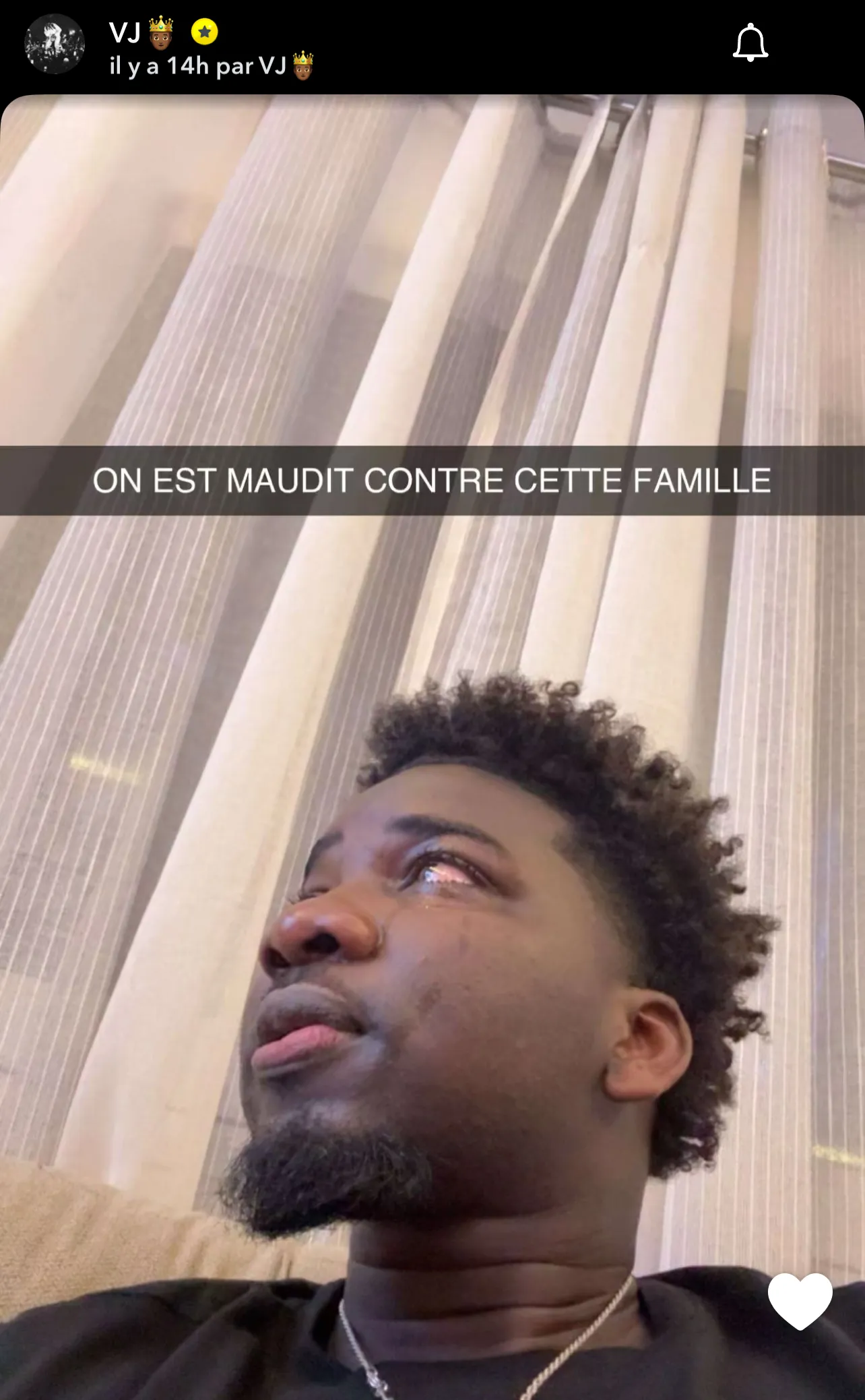 Visage fermé et larmes aux yeux : la réaction poignante d&rsquo;un jeune artiste face à la chute de Modou Lô