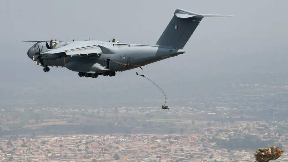Nuisances sonores et mouvements de troupes : la Côte d’Ivoire et la France lancent une vaste opération dans six villes.