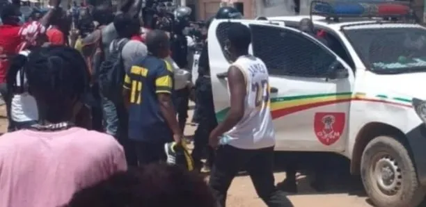 Un enfant retrouvé mort dans la voiture d’un policier à Nguekhokh : la décision du père face au propriétaire