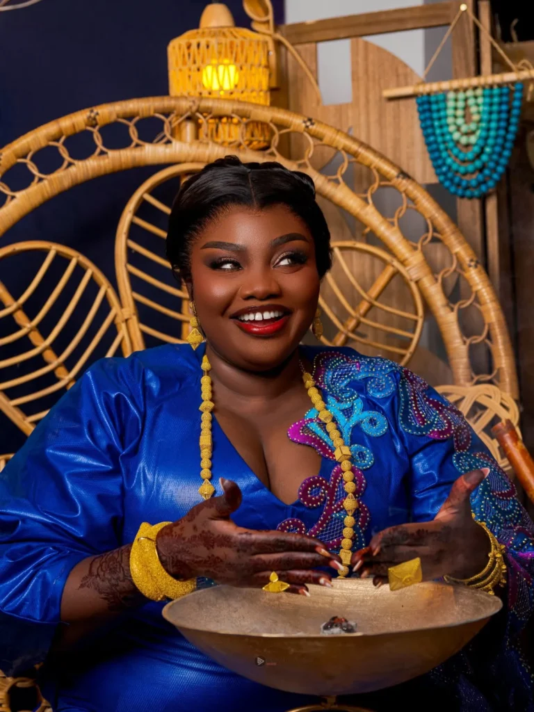 (Photos) Parée de bleu pour son Henné Time, cette célèbre actrice sénégalaise donne rendez-vous ce 12 avril