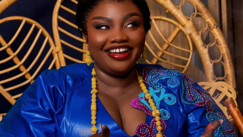 (Photos) Parée de bleu pour son Henné Time, cette célèbre actrice sénégalaise donne rendez-vous ce 12 avril