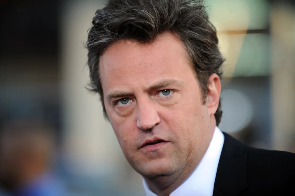 États-Unis : le verdict tombe dans l’affaire Matthew Perry, la défense dénonce une peine disproportionnée