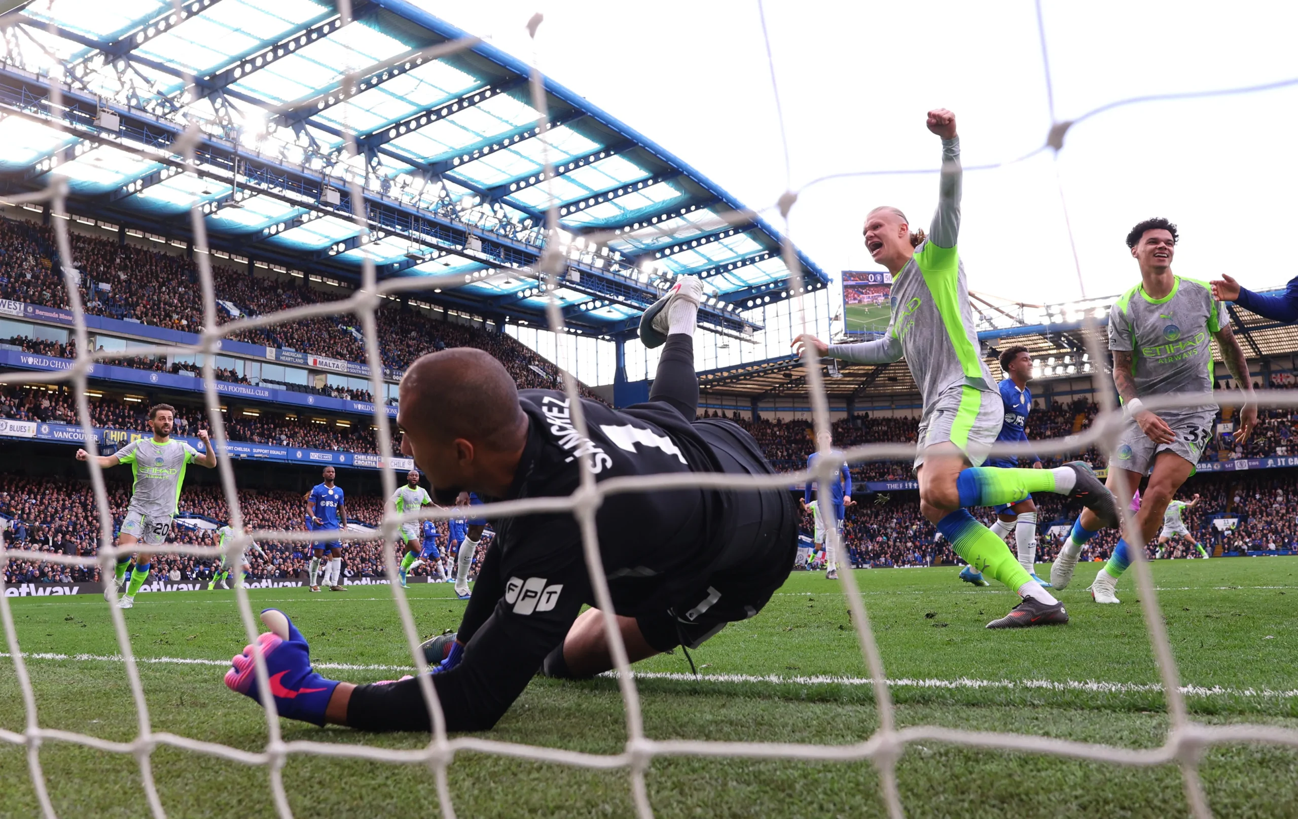 Premier League : la chute d’Arsenal relance le championnat après le naufrage de Chelsea en 17 minutes