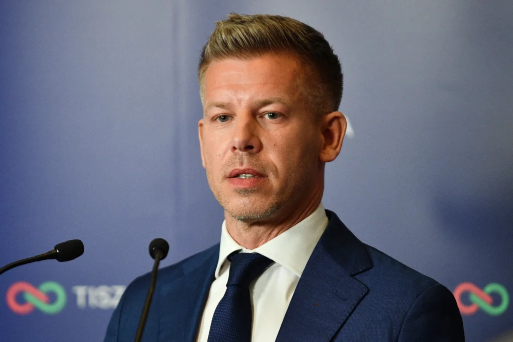 138 sièges au parlement, l’ex-allié de Viktor Orban prend le pouvoir en Hongrie