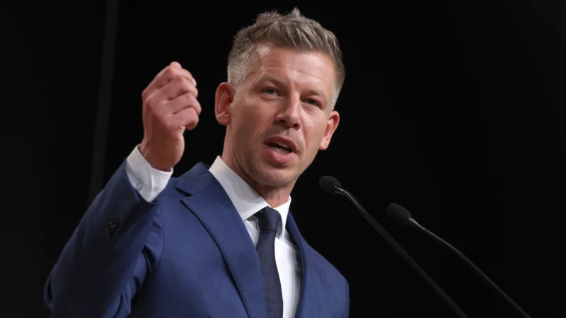 Peter Magyar remplace Viktor Orban et compte débloquer un prêt pour l&rsquo;Ukraine