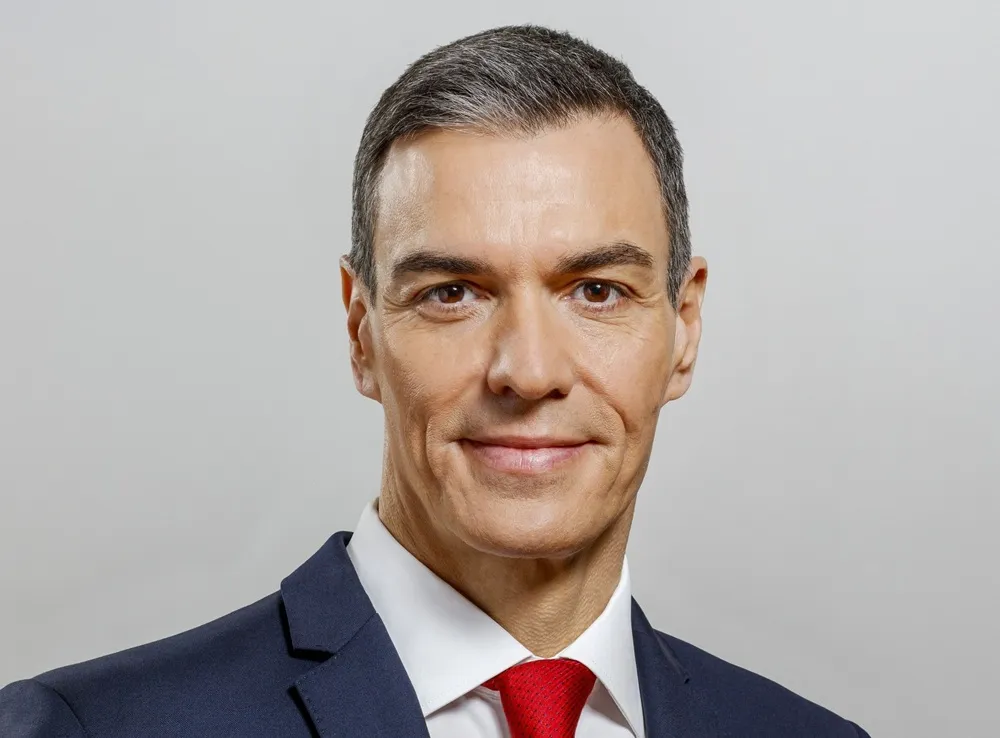 Pedro Sánchez invoque une crise économique passée pour régulariser 500 000 migrants