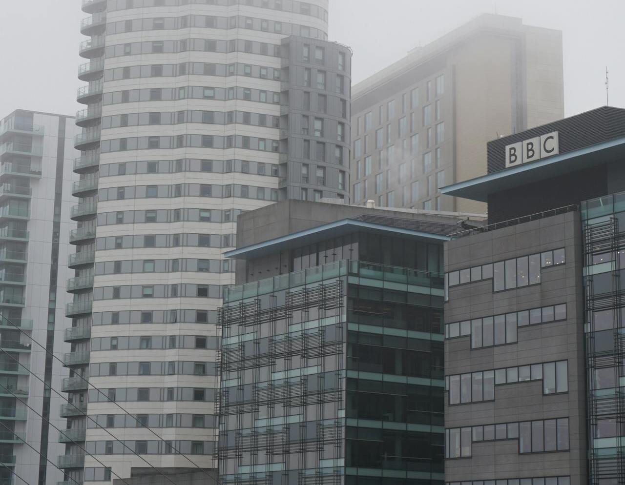 Restructuration de la BBC au Royaume-Uni, le volume des postes supprimés