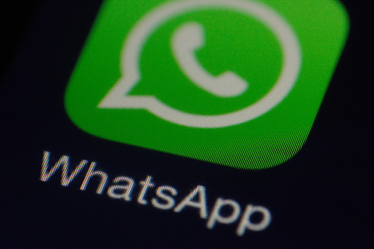 L&rsquo;UE fixe à Meta le mois précis de restauration des accès IA sur WhatsApp