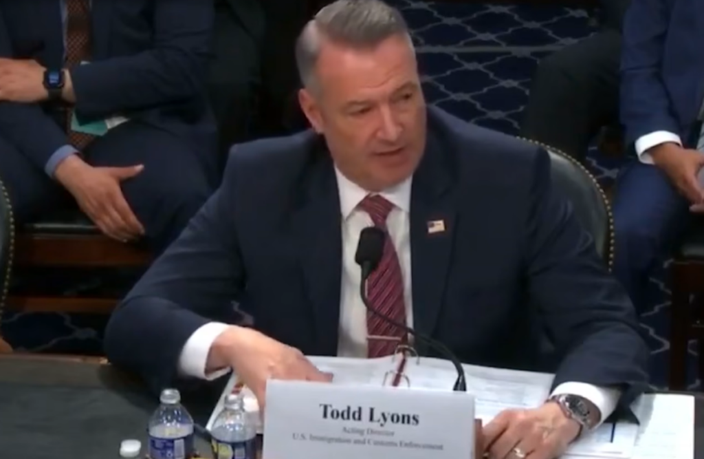 Todd Lyons démissionne de l’ICE, la date précise de son départ révélée