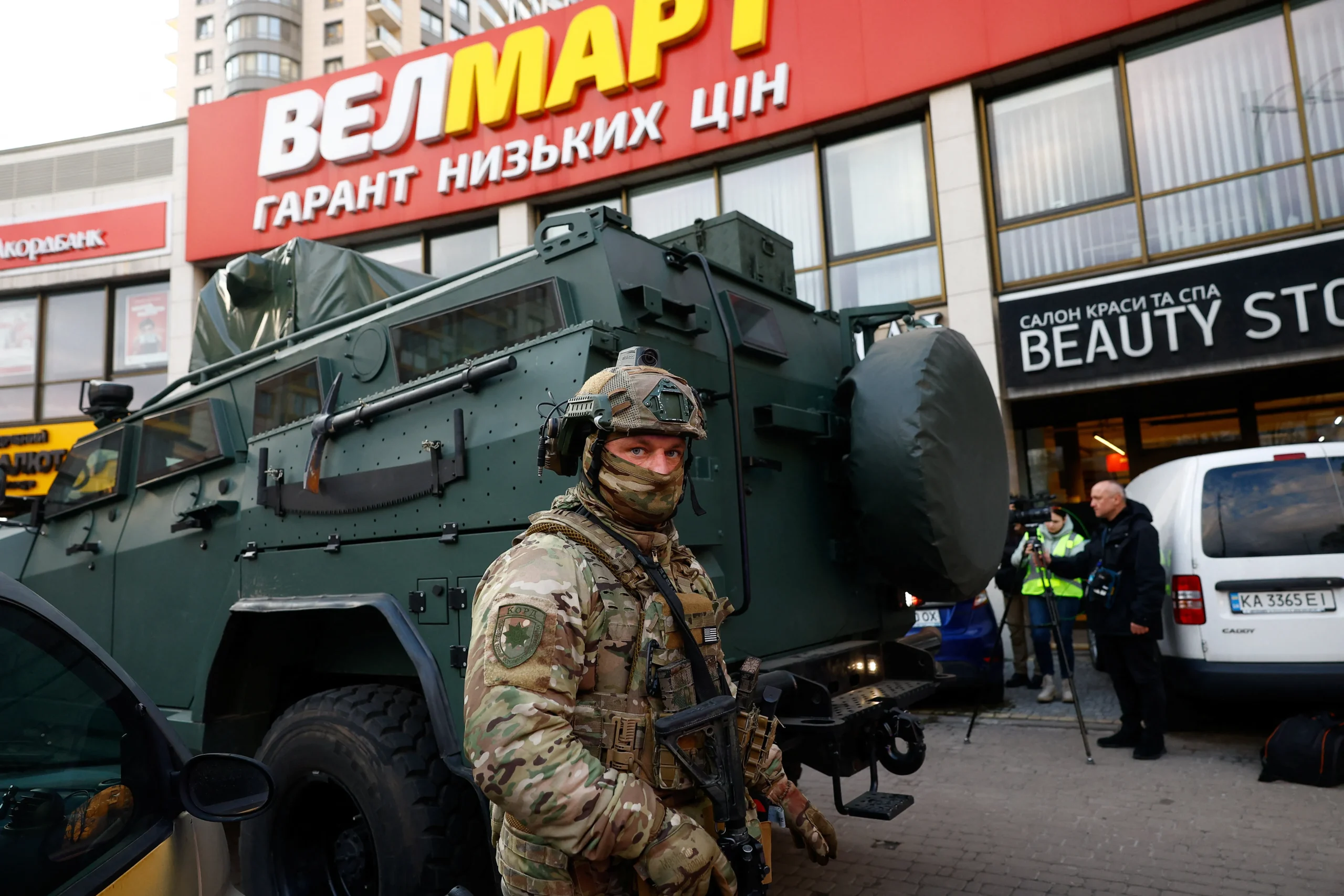 Six morts dans un supermarché à Kiev et la ville de naissance du tireur neutralisé par la police