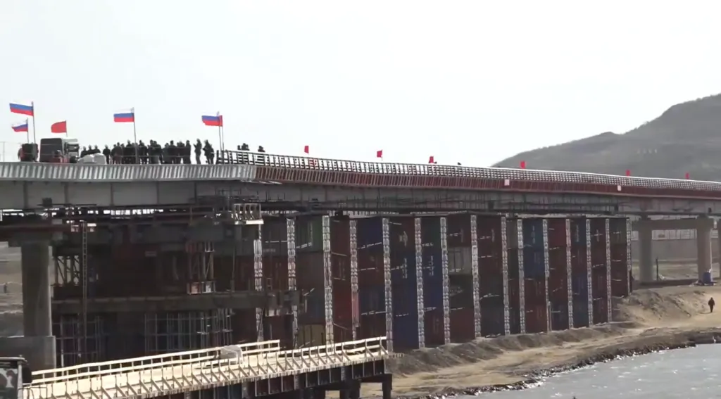 Pont routier reliant la Russie à la Corée du Nord, le trafic journalier autorisé