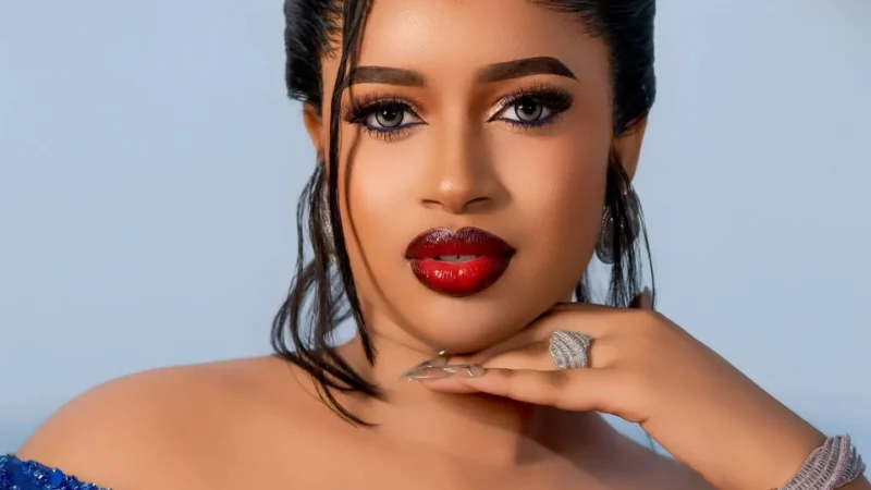 Ndeye Mouhamed Niang éblouissante, la couleur de sa robe enflamme les réseaux