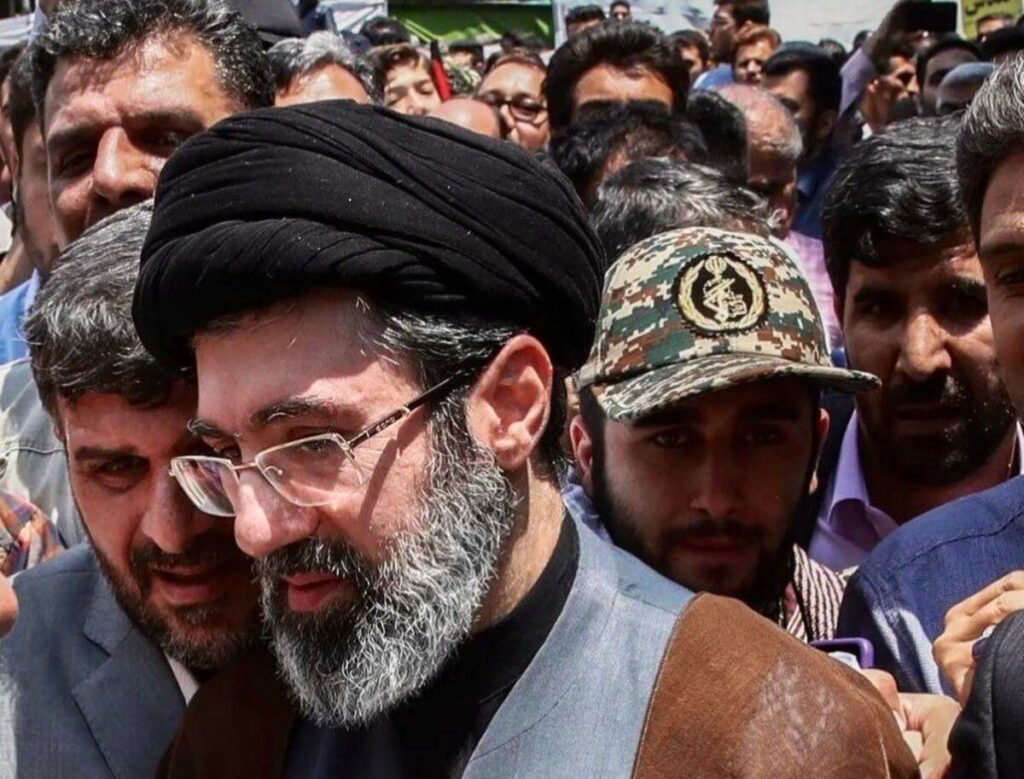 Le nombre d’interventions chirurgicales subies à la jambe par Mojtaba Khamenei