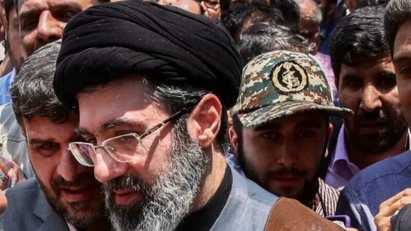 Le nombre d&rsquo;interventions chirurgicales subies à la jambe par Mojtaba Khamenei