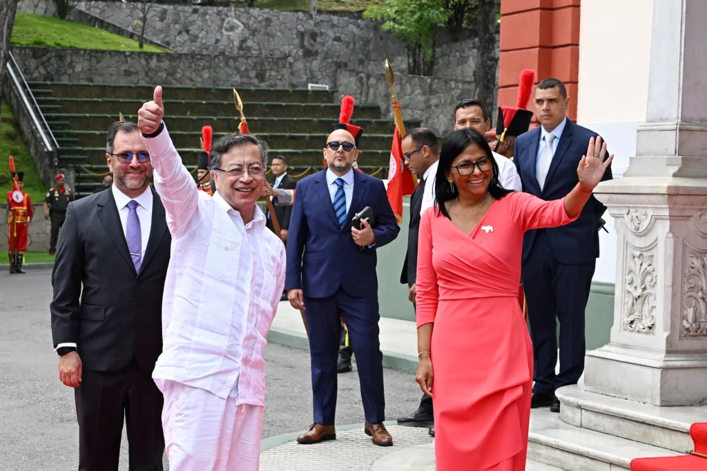 Gustavo Petro au Venezuela et le kilométrage de la frontière au cœur des discussions avec Delcy Rodriguez