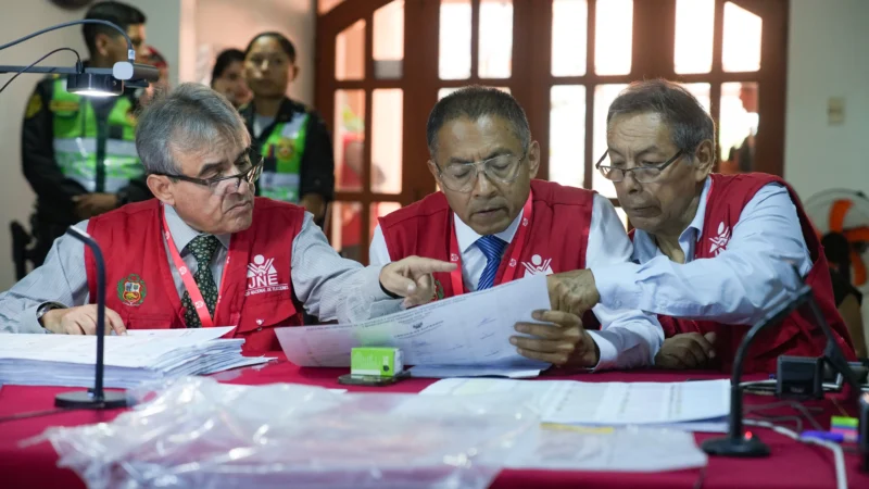 Le matériel saisi par la police péruvienne chez l&rsquo;ancien chef électoral